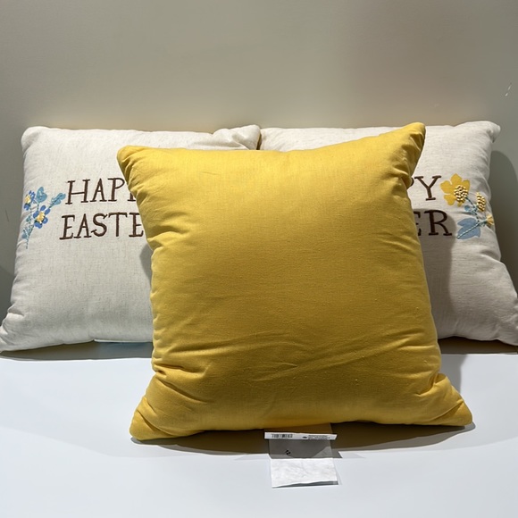 🌸NEW THRESHOLD 3 PIECES DECORATIVE PILLOW 18in x 18 in NEW WITH TAGS. - Picture 7 of 15